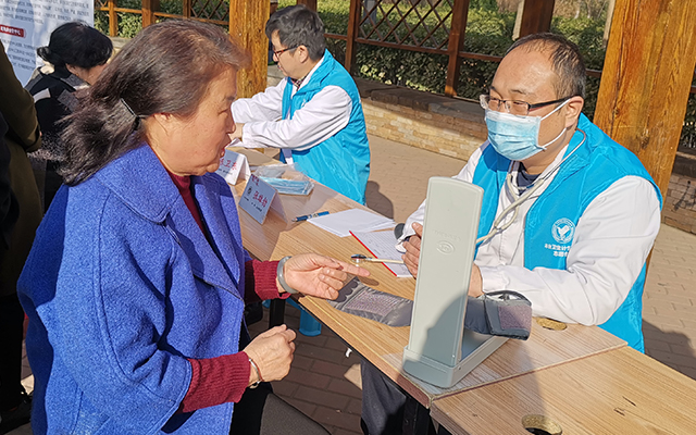 【学雷锋日】必赢在线,必赢（中国）举办“爱满京城，牵手智慧家医”志愿服务活动(图5)